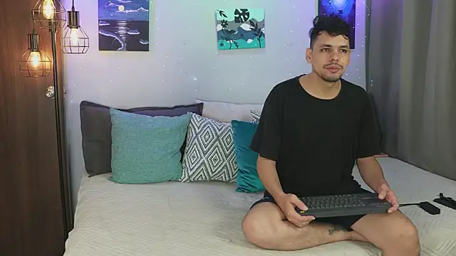 Snapshot of Cleoanubis- chatting on 10/30/25, 07:43 Cleoanubis- online show from 10/30/25, 07:43