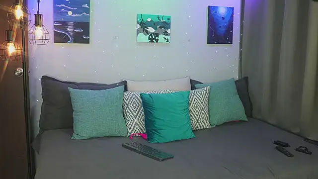 Snapshot of Cleoanubis- chatting on 11/09/25, 07:17 Cleoanubis- online show from 11/09/25, 07:17