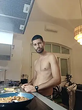 Snapshot of litleboy92 chatting on 11/04/25, 12:32 litleboy92 online show from 11/04/25, 12:32