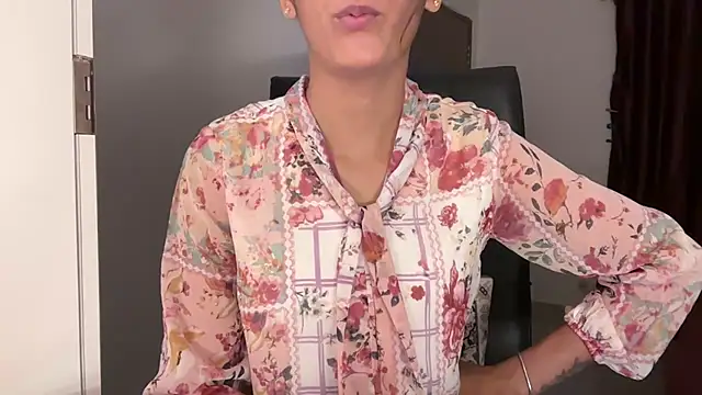 lola-   online show from 07/01/26, 03:01