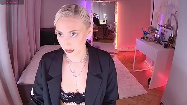 LoryWood online show from 10/15/25, 02:39