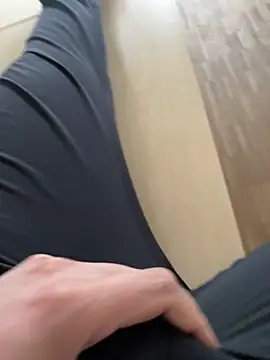 Snapshot of bigschlong290 chatting on 09/25/25, 02:21 bigschlong290 online show from 09/25/25, 02:21