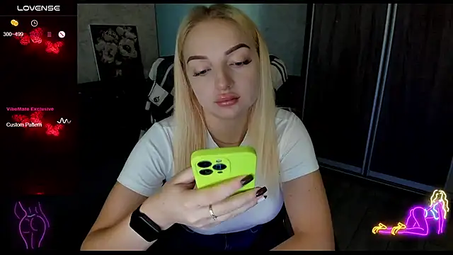 Snapshot of Stella__Cox chatting on 09/15/25, 05:29 Stella Cox online show from 09/15/25, 05:29