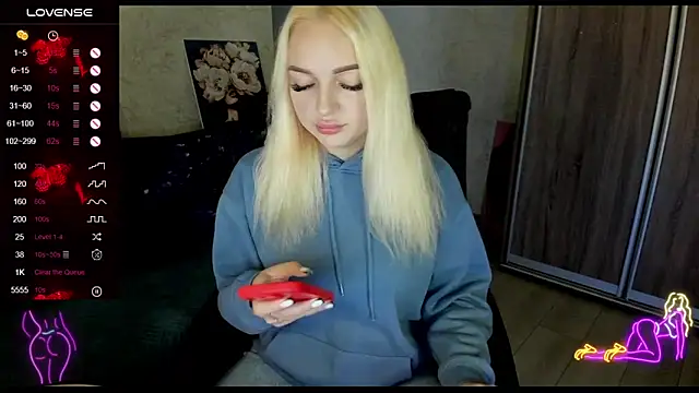 Snapshot of Stella__Cox chatting on 10/16/25, 05:19 Stella Cox online show from 10/16/25, 05:19