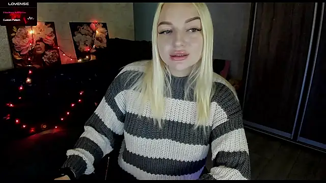 Snapshot of Stella__Cox chatting on 10/23/25, 06:13 Stella Cox online show from 10/23/25, 06:13