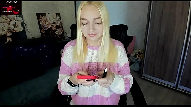 Snapshot of Stella__Cox chatting on 10/30/25, 06:37 Stella Cox online show from 10/30/25, 06:37