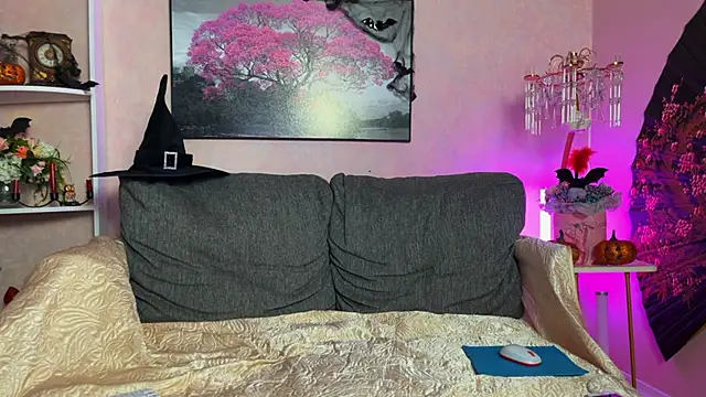 Selena Sweetie online show from 10/17/25, 02:41