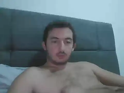 Snapshot of laynufff chatting on 11/13/25, 05:23 laynufff online show from 11/13/25, 05:23