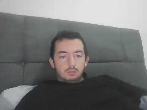 Snapshot of laynufff chatting on 11/16/25, 06:52 laynufff online show from 11/16/25, 06:52