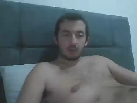 Snapshot of laynufff chatting on 11/17/25, 12:44 laynufff online show from 11/17/25, 12:44