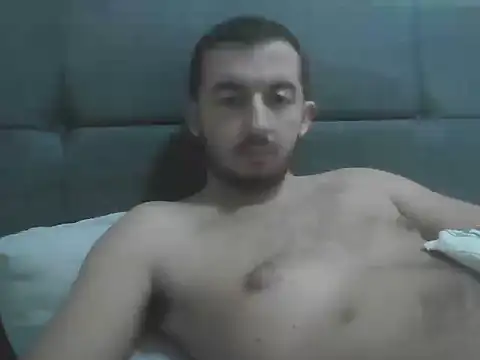 Snapshot of laynufff chatting on 12/01/25, 04:12 laynufff online show from 12/01/25, 04:12