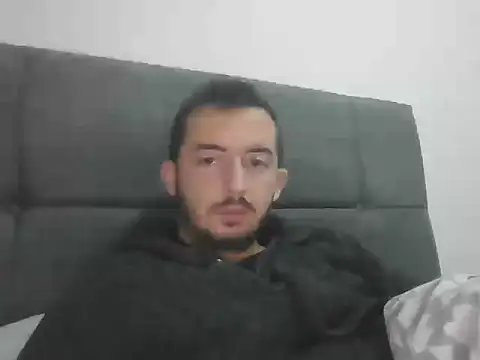 Snapshot of laynufff chatting on 12/05/25, 05:42 laynufff online show from 12/05/25, 05:42