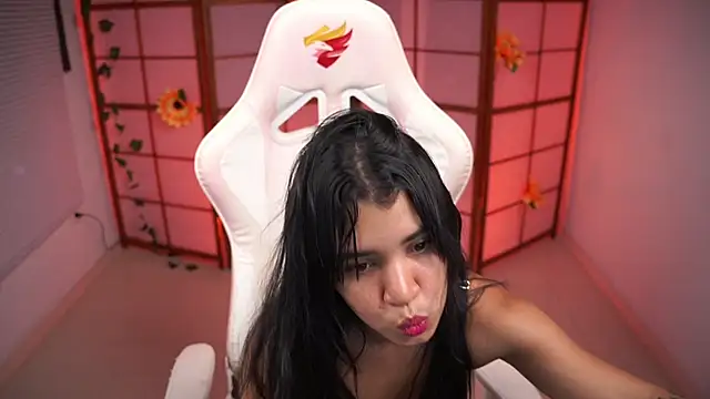 its lola24 online show from 10/04/25, 01:58