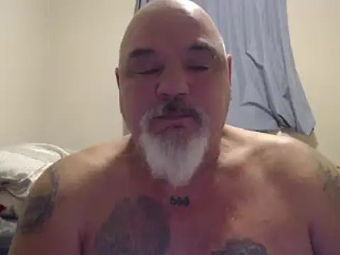 Newfiesausage1972 online show from 12/12/24, 10:56