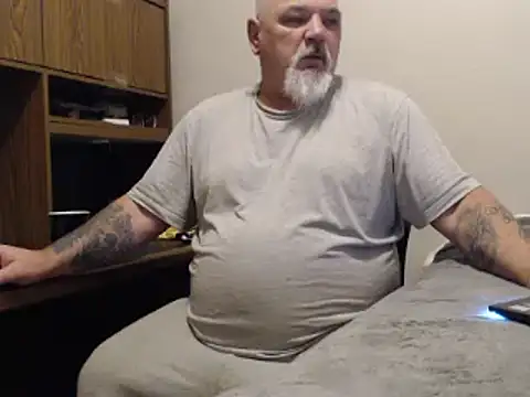 Newfiesausage1972 online show from 12/14/24, 11:50