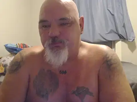Newfiesausage1972 online show from 12/26/24, 09:44