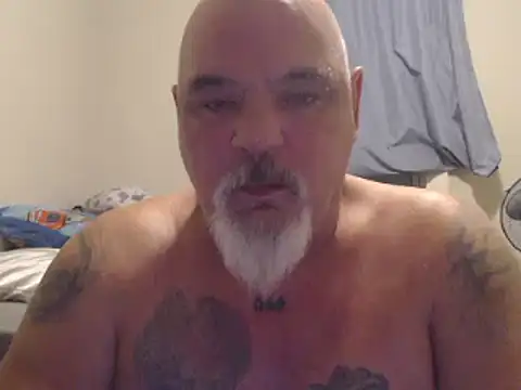 Newfiesausage1972 online show from 12/28/24, 10:25