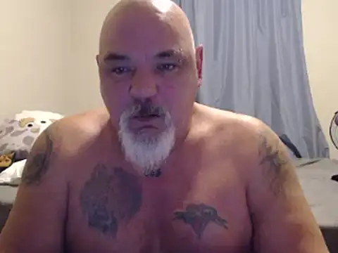 Newfiesausage1972 online show from 01/04/25, 12:27