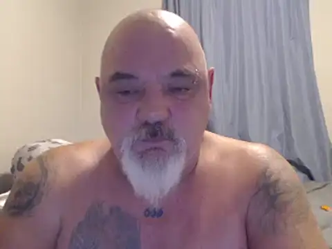 Newfiesausage1972 online show from 01/06/25, 05:38
