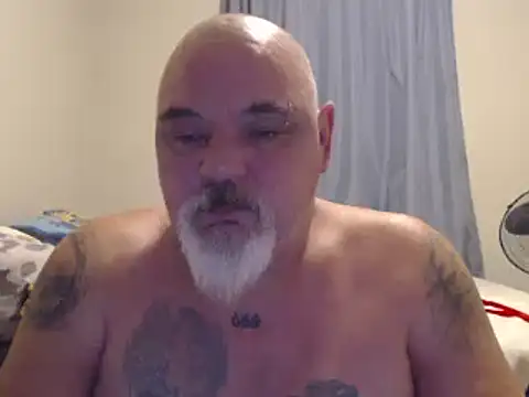 Newfiesausage1972 online show from 01/07/25, 09:25