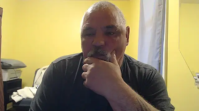 Newfiesausage1972 online show from 11/09/25, 12:36