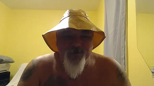 Newfiesausage1972 online show from 11/12/25, 11:54