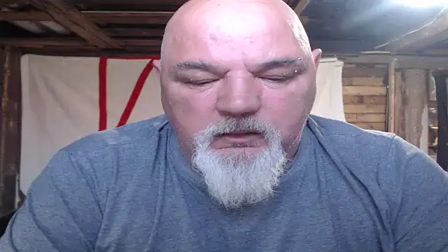 Newfiesausage1972 online show from 05/03/26, 04:57