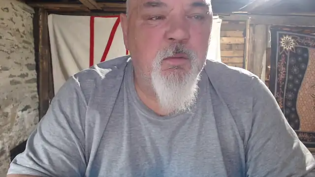 Newfiesausage1972 online show from 05/13/26, 11:18