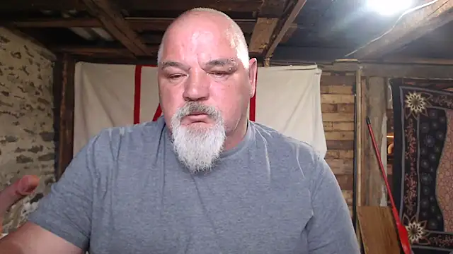 Newfiesausage1972 online show from 05/19/26, 12:33