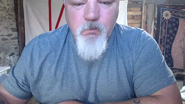 Newfiesausage1972 online show from 05/20/26, 12:44