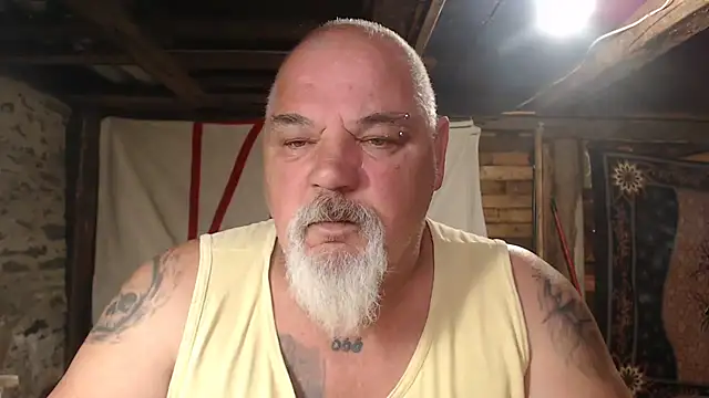Newfiesausage1972 online show from 05/23/26, 11:03