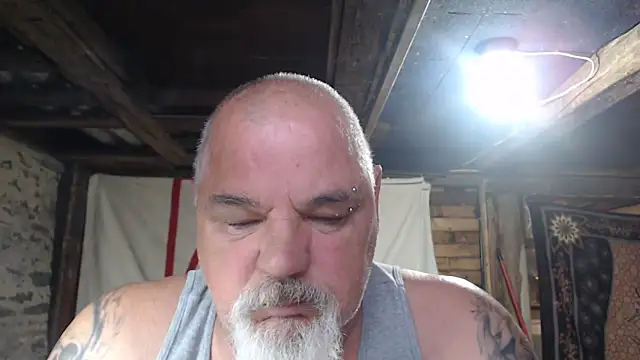 Newfiesausage1972 online show from 05/24/26, 01:05