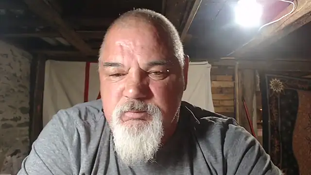 Newfiesausage1972 online show from 05/30/26, 08:11