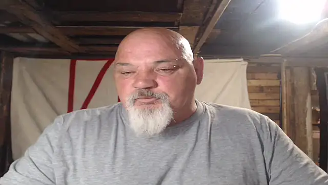 Newfiesausage1972 online show from 05/31/26, 10:55