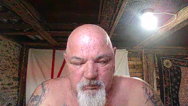 Newfiesausage1972 online show from 06/02/26, 02:30