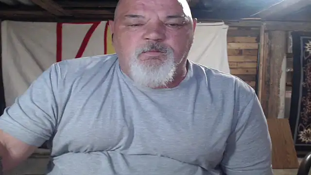 Newfiesausage1972 online show from 06/07/26, 09:46