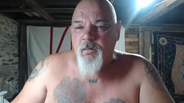 Newfiesausage1972 online show from 06/15/26, 09:11