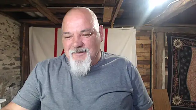 Newfiesausage1972 online show from 06/16/26, 10:18