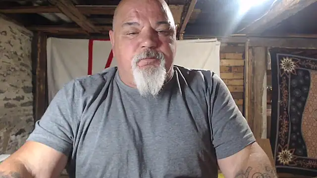 Newfiesausage1972 online show from 06/17/26, 09:12