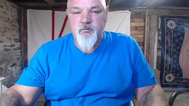 Newfiesausage1972 online show from 06/19/26, 12:09