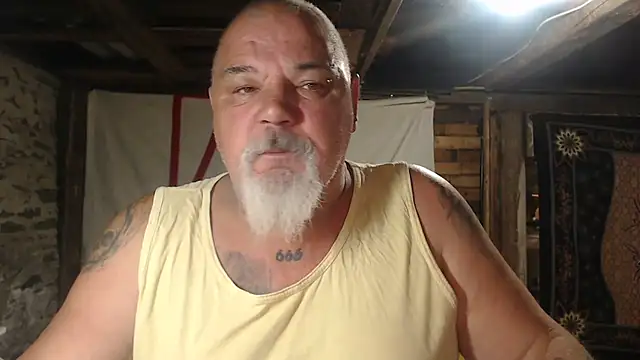 Newfiesausage1972 online show from 06/23/26, 08:01