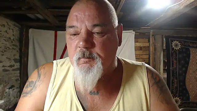 Newfiesausage1972 online show from 07/17/26, 07:59