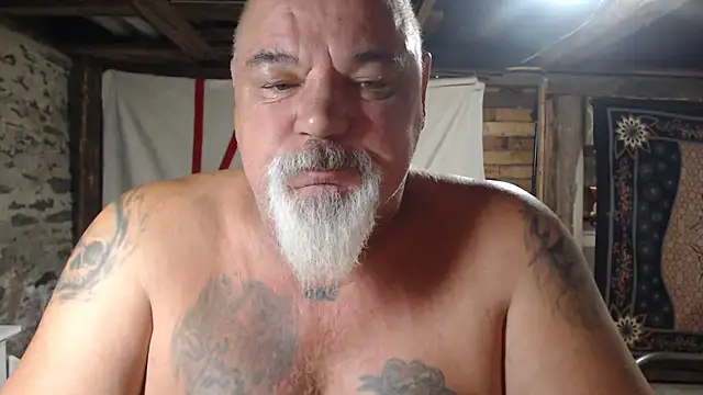 Newfiesausage1972 online show from 07/19/26, 08:40