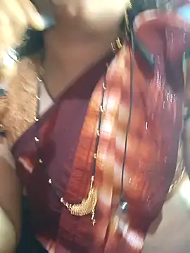 Snapshot of Simaran_bhabhi chatting on 01/10/25, 04:09 Simaran bhabhi online show from 01/10/25, 04:09