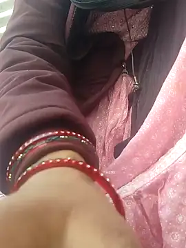 Snapshot of Simaran_bhabhi chatting on 01/12/25, 05:03 Simaran bhabhi online show from 01/12/25, 05:03