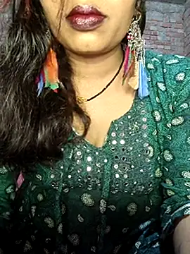 Snapshot of Simaran_bhabhi chatting on 02/11/25, 03:29 Simaran bhabhi online show from 02/11/25, 03:29