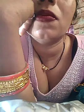 Snapshot of Simaran_bhabhi chatting on 02/22/25, 05:44 Simaran bhabhi online show from 02/22/25, 05:44