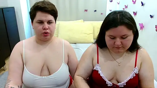 Snapshot of BeckyAndHellen chatting on 10/05/25, 10:35 BeckyAndHellen online show from 10/05/25, 10:35