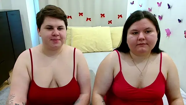 Snapshot of BeckyAndHellen chatting on 10/16/25, 09:32 BeckyAndHellen online show from 10/16/25, 09:32