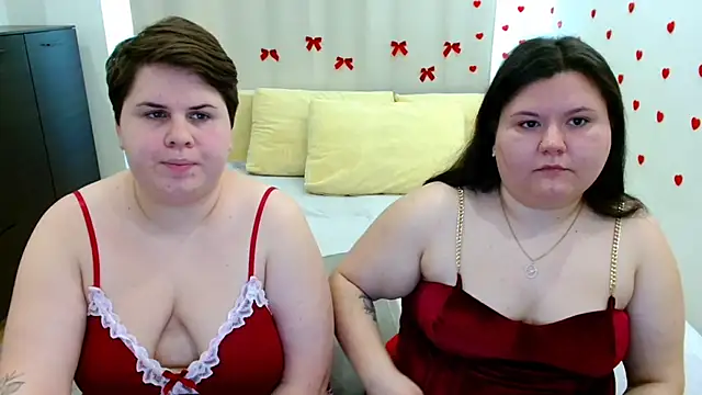 Snapshot of BeckyAndHellen chatting on 10/18/25, 12:17 BeckyAndHellen online show from 10/18/25, 12:17